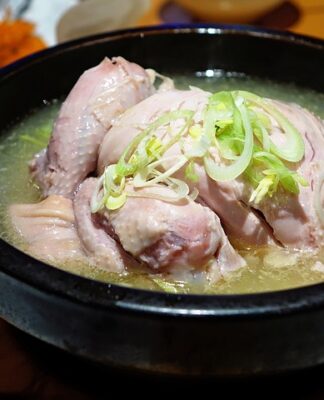 Czy po ugotowaniu rosołu trzeba wyjąć mięso?