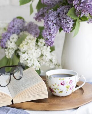 Czy wyjmować torebkę z herbaty?