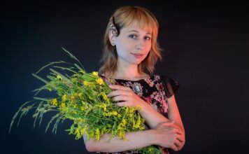 Jak pozbyć się żółtych plam na białych ubraniach?